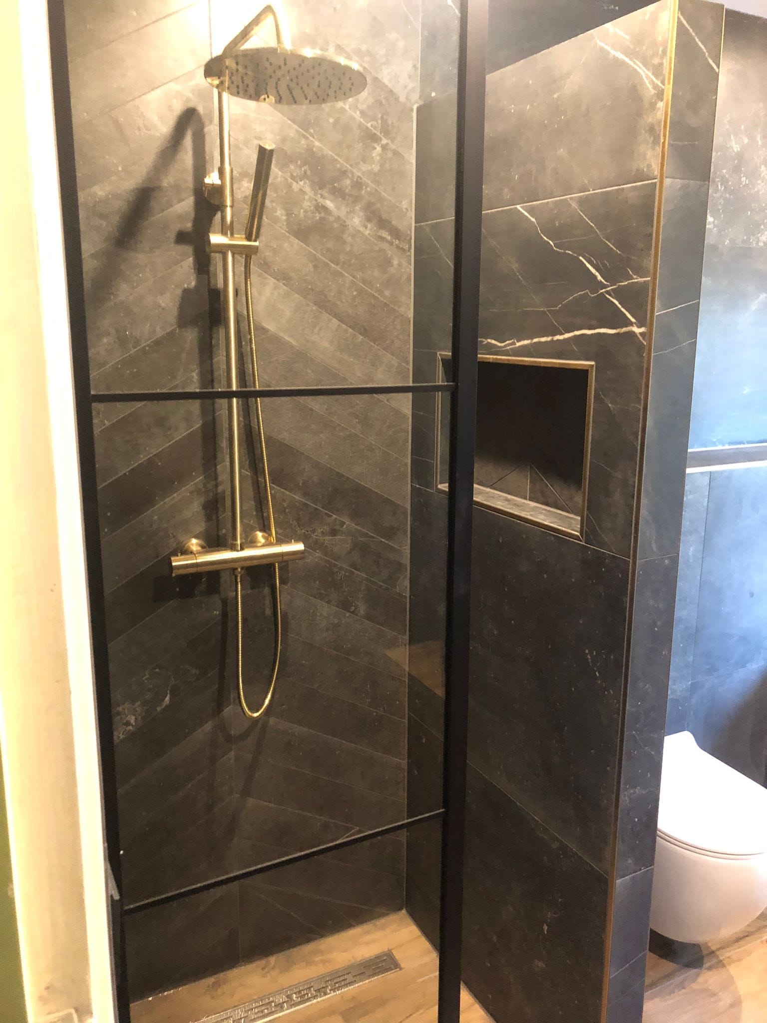 Luxe badkamer Delft met gouden accenten