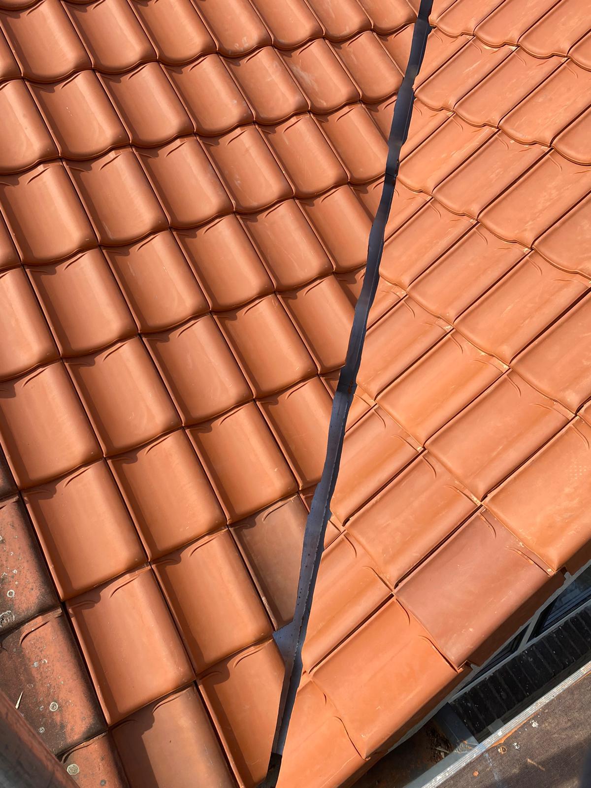 Nieuwe dakpannen geplaatst