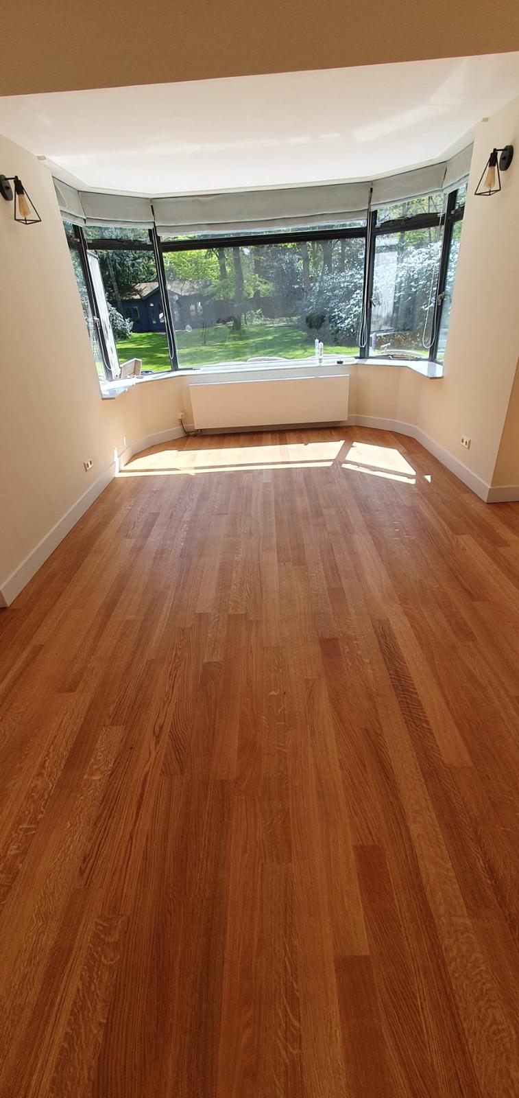 Finished parquet floor in bay window area